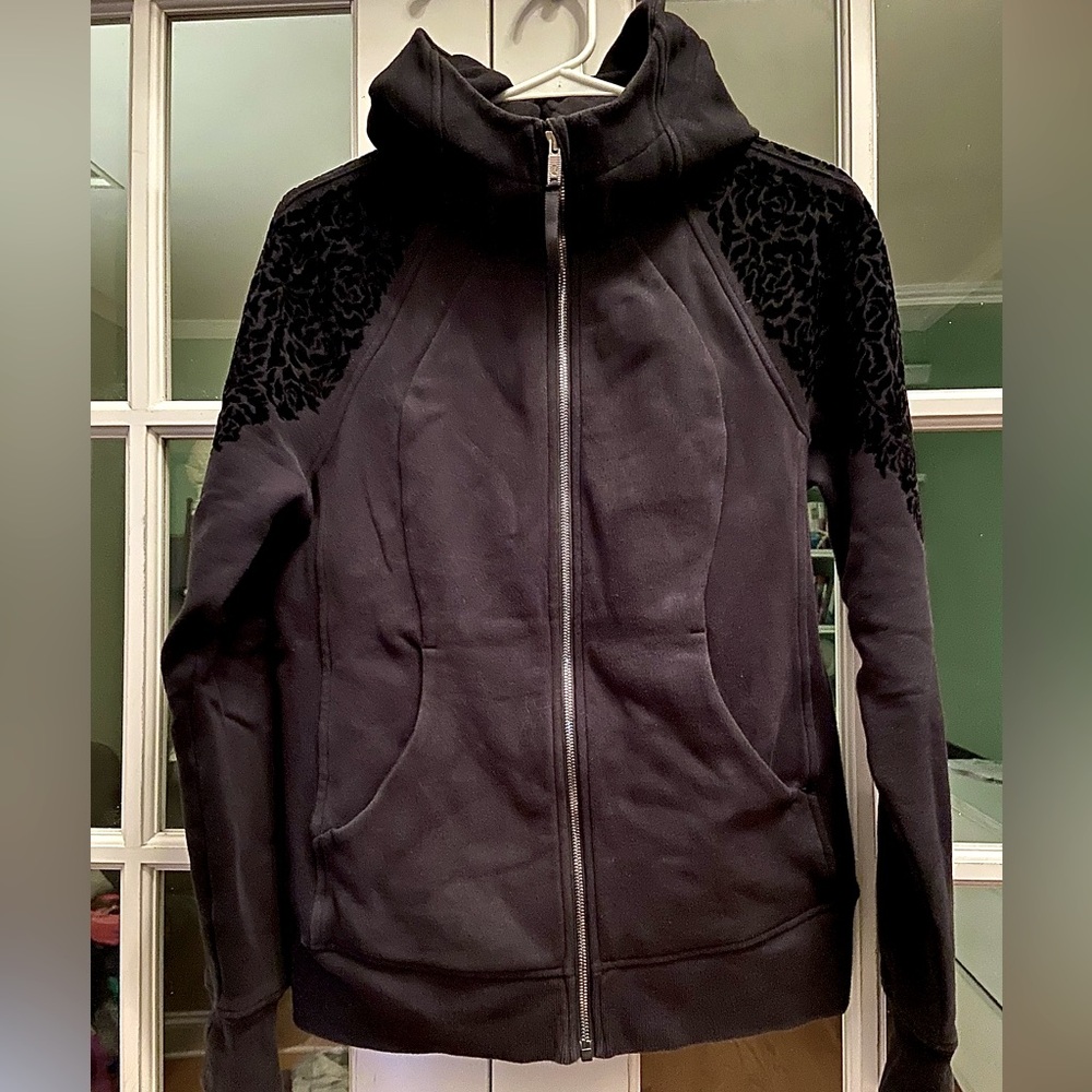 Lululemon Scuba Hoodie Black Velvet Rose Flocked Full Zip Women Size 8